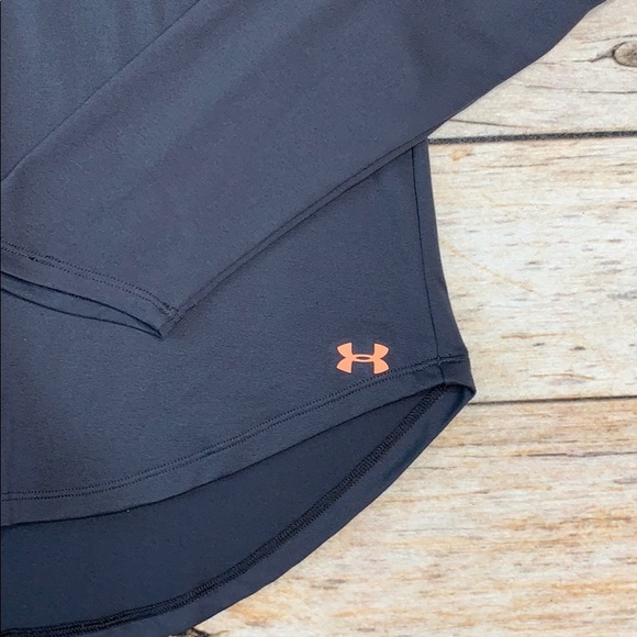 UNDER ARMOR ladies long sleeve hooded tee - Picture 5 of 7